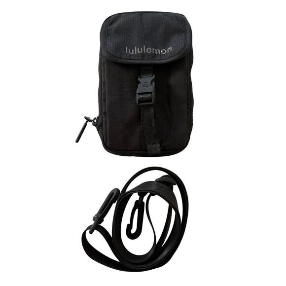 Lululemon Zip Top Crossbody in Black - Picture 1 of 12